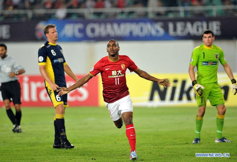 Luis Muriqi (2nd R) of Guangzhou Evergrande celebrates his goal during the AFC Champions League round of 16 second leg match against Central Coast Mariners in Guangzhou, capital of south China's Guangdong Province, May 22, 2013. Guangzhou Evergrande won 3-0 and entered the quarterfinals with an aggregate 5-1. (Xinhua/Liu Dawei)