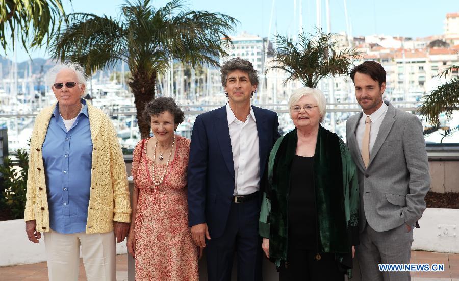 (From L to R) US actor Bruce Dern, actress Angela McEwan, director Alexander Payne, actress June Squibb and actor Will Forte pose during a photocall for the film "Nebraska" presented in Competition at the 66th edition of the Cannes Film Festival in Cannes, France, May 23, 2013. (Xinhua/Gao Jing) 