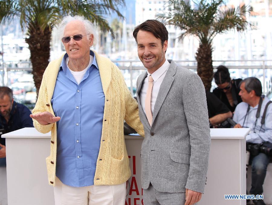 US actors Bruce Dern (L) and Will Forte pose during a photocall for the film "Nebraska" presented in Competition at the 66th edition of the Cannes Film Festival in Cannes, France, May 23, 2013. (Xinhua/Gao Jing) 