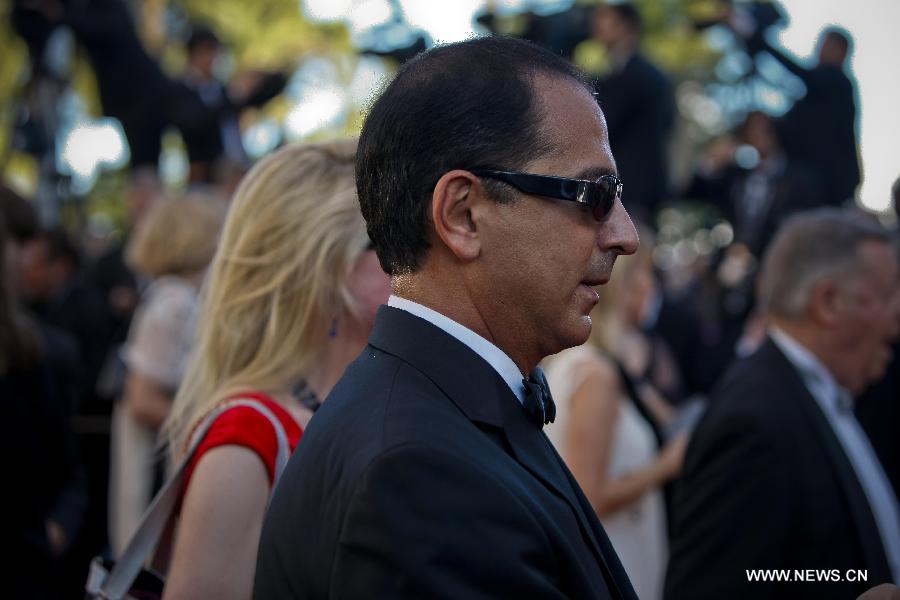 Guests invited to the premiere of film in competition step on the red carpet during the 66th Cannes Film Festival in Cannes, France, on May 17, 2013. The film festival runs from May 15 to May 26 this year.(Xinhua/Zhou Lei) 