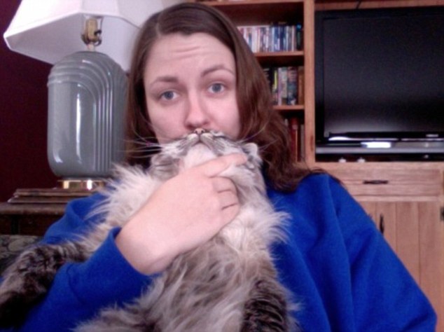 Cat bearding: Hottest feline craze takes over internet  (10)