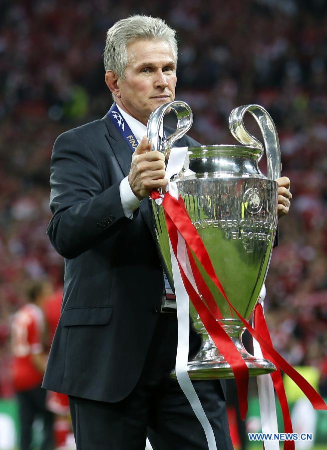 Jupp Heynckes, head coach of Bayern Munich, holds the trophy after the awarding ceremony for the UEFA Champions League final football match between Borussia Dortmund and Bayern Munich at Wembley Stadium in London, Britain on May 25, 2013. Bayern Munich claimed the title with 2-1.(Xinhua/Wang Lili)