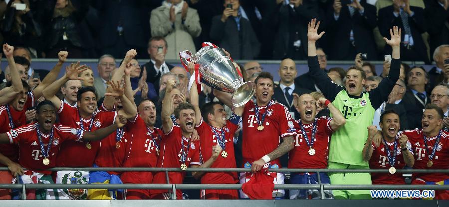 Players of Bayern Munich celebrate during the awarding ceremony for the UEFA Champions League final football match between Borussia Dortmund and Bayern Munich at Wembley Stadium in London, Britain on May 25, 2013. Bayern Munich claimed the title with 2-1. (Xinhua/Wang Lili)