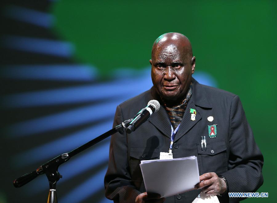 Former President of Zambia Kenneth Kaunda addresses the ceremony to mark the 50th anniversary of the founding of the African Union, the successor of the Organisation of African Unity (OAU), in Addis Ababa, Ethiopia, on May 25, 2013. (Xinhua/Meng Chenguang)