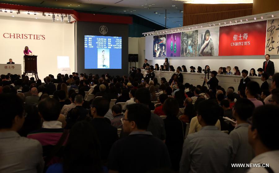 An auction of the Asian 20th Century & Contemporary Art is held by Christie's in Hong Kong, south China, May 25, 2013. The five-day Christie's 2013 spring auctions kicked off in Hong Kong on May 25. (Xinhua/Li Peng)