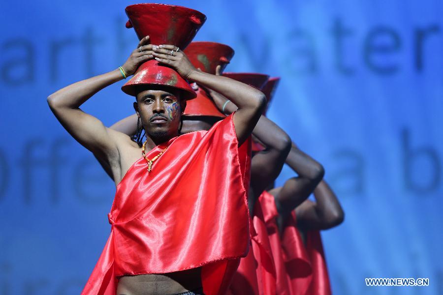 Actors perform African dance to celebrate the 50th anniversary of the founding of the Organization for African Unity (OAU), which is now the African Union, at Millennium Hall in Addis Ababa, Ethiopia, May 25, 2013. (Xinhua/Meng Chenguang)