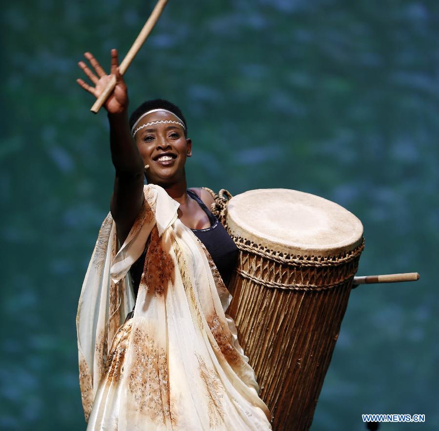 An actress performs African dance to celebrate the 50th anniversary of the founding of the Organization for African Unity (OAU), which is now the African Union, at Millennium Hall in Addis Ababa, Ethiopia, May 25, 2013. (Xinhua/Zhang Chen)