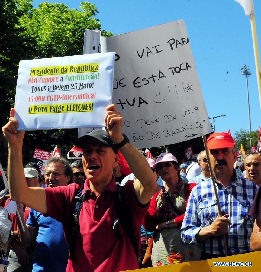 Portuguese demonstrators protest against the government's implementation of tough austerity measures in Lisbon on May 25, 2013. Thousands of Portuguese from cities including capital Lisbon, Porto, Vila Real, Setubal and Sintra gathered in front of the Jeronimos Monastery in Lisbon on Saturday protesting against government's austerity measures in return for the bailout from the troika comprising the European Union, the European Central Bank and the International Monetary Fund. (Xinhua/Zhang Liyun) 