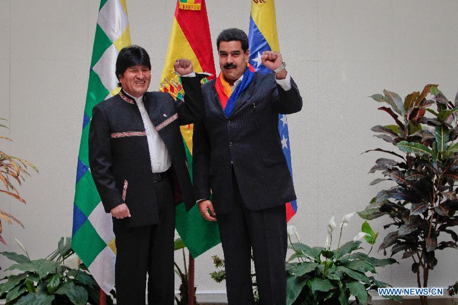 Image provided by Venezuelan Presidency shows Venezuelan President Nicolas Maduro (R) and Bolivian President Evo Morales pose after their meeting in the city of Cochabamba, Bolivia, on May 25, 2013. (Xinhua/Presidency of Venezuela)