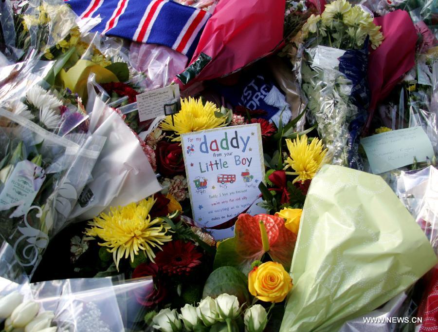 A card which is believed from Lee Rigby's family is placed at the site where he was murdered in Woolwich, east London on May 26, 2013. (Xinhua/Bimal Gautam) 