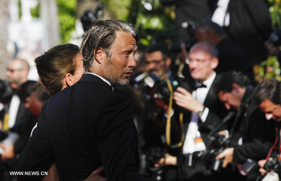 Danish actor Mads Mikkelsen attends the closing ceremony of the 66th Cannes Film Festival in Cannes, France, on May 26, 2013. (Xinhua/Zhou Lei) 