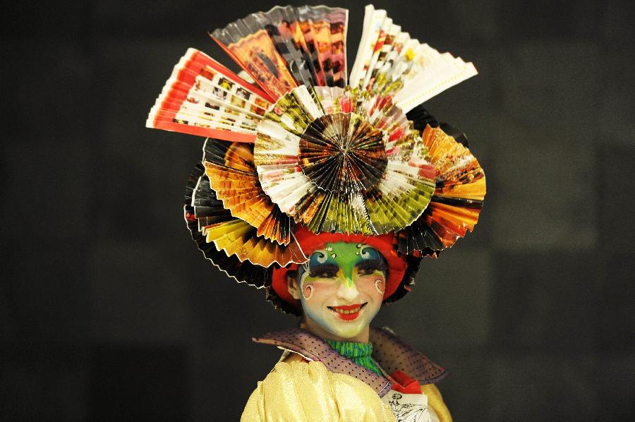 A performer participates in the 10th anniversary celebration of the El Salvador Museum of Art in San Salvador, May 22, 2013. (Xinhua/AFP Photo)