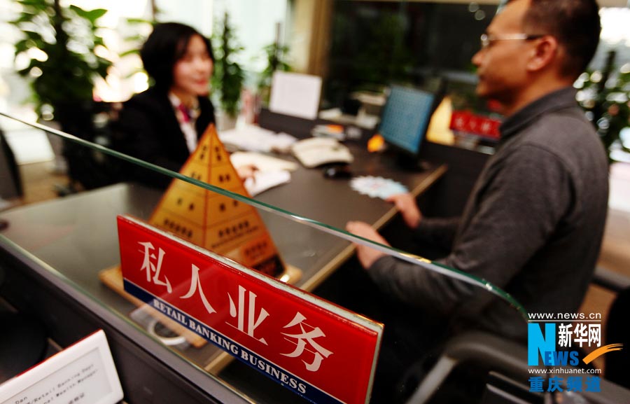 Open-style retail banking service makes clients feel more comfortable. (Photo/Xinhua)
