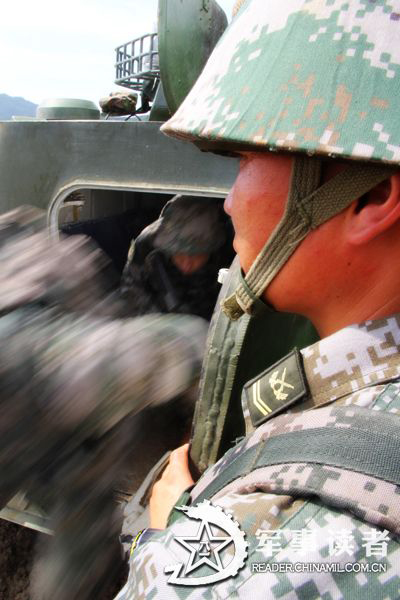 An amphibious armored brigade under the Nanjing Military Area Command (MAC) of the Chinese People's Liberation Army (PLA) takes its troops to unfamiliar area on May 26, 2013 to conduct live-ammunition firing training. (China Military Online/Jiang Jiangao)