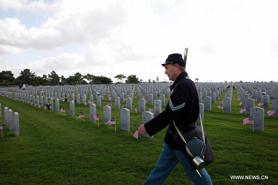 A member of the honor guard walks during a ceremony to mark the Memorial Day in Houston, the United States, May 27, 2013. (Xinhua/Song Qiong) 