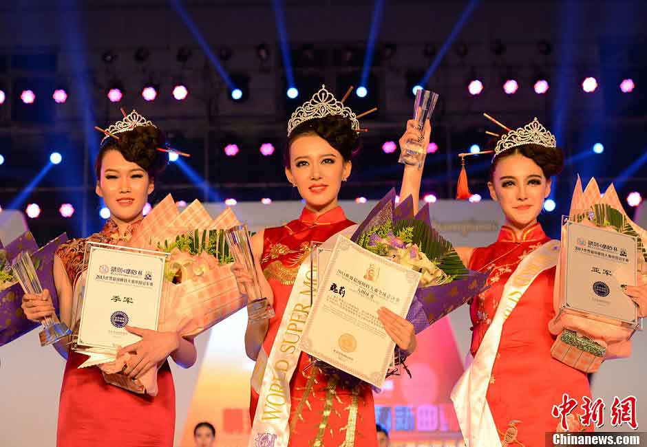 The China Final of World Super Model Contest 2013 ended in Qujing, southwest China’s Yunnan province. Wei Wei, a 19-year-old girl from Gansu took the crown, and she will participate in the global finals in Los Angeles. (Zhong Xin/ecns.cn)