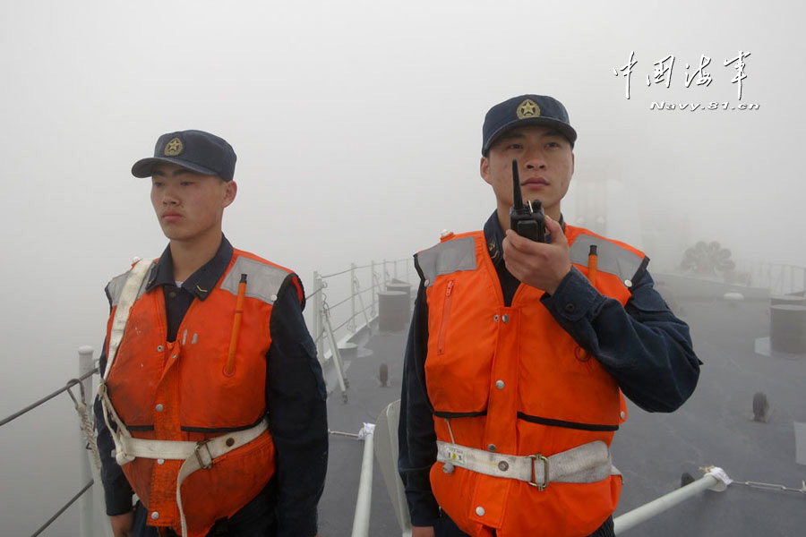 The far-sea training taskforce under the North Sea Fleet of the Navy of the Chinese People's Liberation Army (PLA) sails toward the waters of the West Pacific for far-sea training on May 25, 2013. (navy.81.cn/Yi Hang, Mi Jinguo, Zhang Gang)