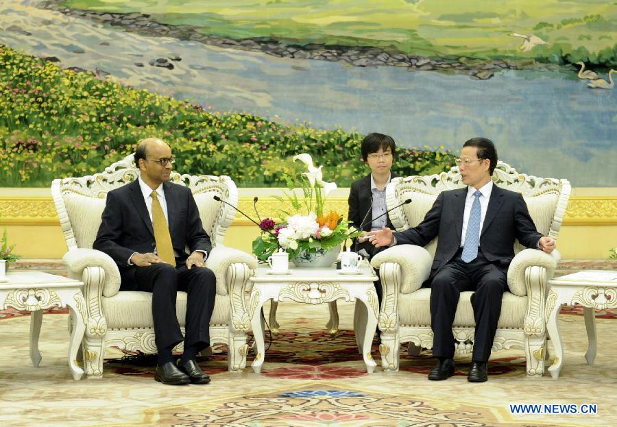 Chinese Vice Premier Zhang Gaoli (R), also a member of the Standing Committee of the Political Bureau of the Communist Party of China (CPC) Central Committee, meets with Singapore's Deputy Prime Minister Tharman Shanmugaratnam in Beijing, capital of China, May 28, 2013. (Xinhua/Zhang Duo)