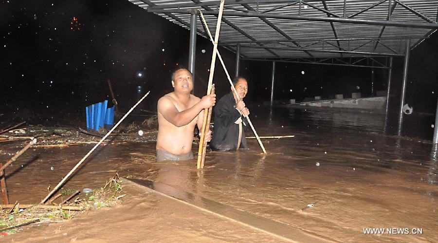 Villagers are trapped in the rain-triggered flood in Changba Village of Bijie City, southwest China's Guizhou Province, May 29, 2013. Heavy rainfall hit the city from Tuesday to Wednesday. (Xinhua/Deng Jie) 