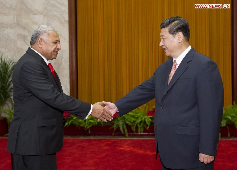Chinese President Xi Jinping (R) meets with Fijian Prime Minister Josaia Voreqe Bainimarama at the Great Hall of the People in Beijing, capital of China, May 29, 2013. (Xinhua/Huang Jingwen)