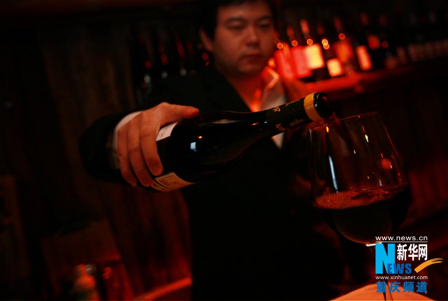 Wine is usually used to liven the atmosphere at parties. (Photo/ Xinhua)