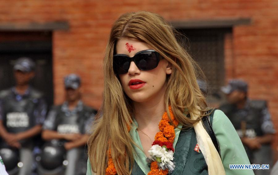 Amelia Rose Hillary, granddaughter of Edmund Hillary, participates in the celebrations to mark the Mt. Qomolangma Diamond Jubilee in Kathmandu, Nepal, May 29, 2013. The families of Edmund Hillary and Sherpa Tenzing Norgay are celebrating on Wednesday the 60th anniversary of the first ascent of Mt. Qomolangma in human history when the two heroes reached the summit. (Xinhua/Sunil Pradhan) 