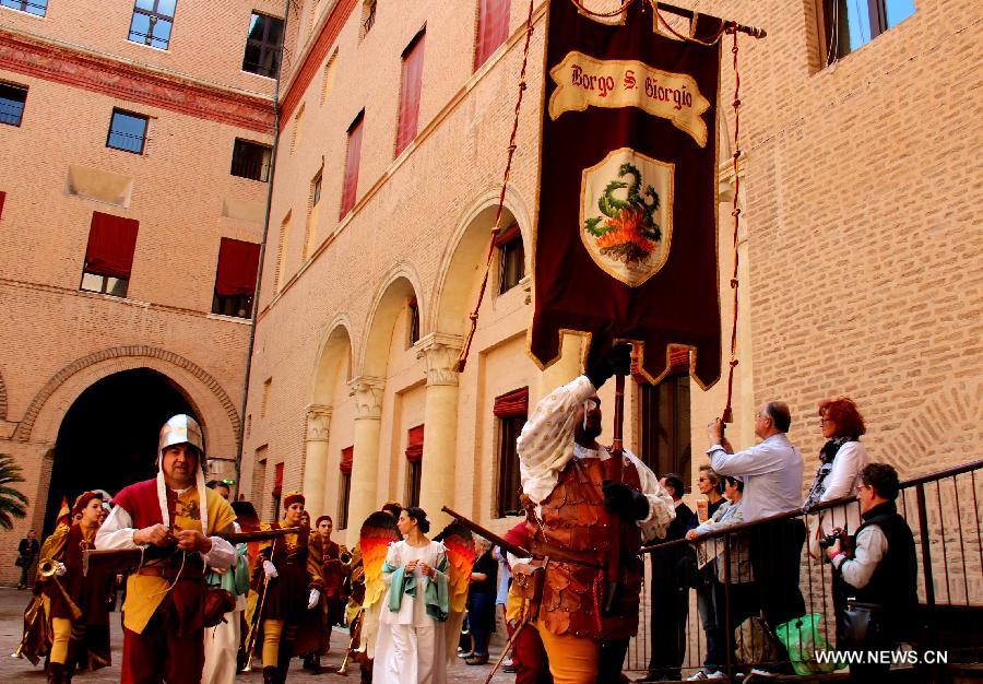 Photo taken on May 26, 2013 shows a performance in Castello Estense in the historical city of Ferrara in northern Italy. Ferrara, City of the Renaissance, and its Po Delta were inscribed on the World Heritage List in 1995. (Xinhua/Ge Chen) 