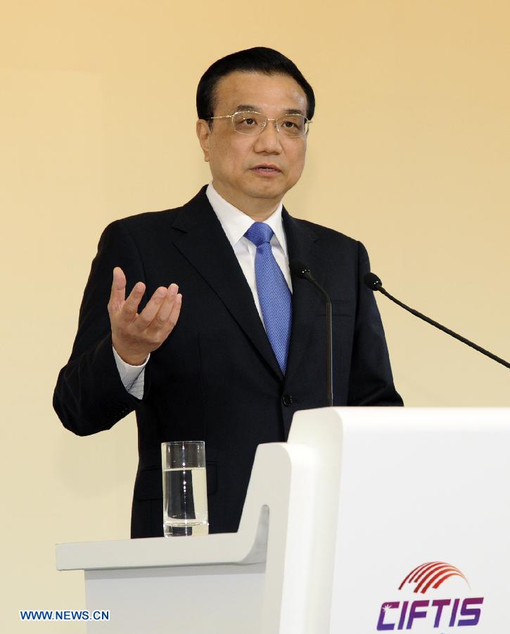 Chinese Premier Li Keqiang delivers a speech at the 2nd China Beijing International Fair for Trade in Services (CIFITIS) and Global Services Forum-Beijing Summit in Beijing, capital of China, May 29, 2013. (Xinhua/Rao Aimin) 