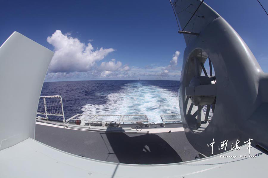 The far-sea training taskforce under the North Sea Fleet of the Navy of the Chinese People's Liberation Army (PLA) continues training in the waters of the West Pacific for far-sea training on May 28, 2013. (navy.81.cn/Yi Hang)