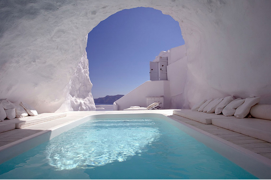 Santorini island-Greece(Source: www.huanqiu.com)