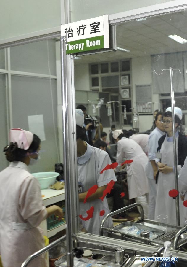 Nurses work at the Guizhou Provincial People's Hospital in Guiyang, capital of southwest China's Guizhou Province, May 29, 2013. A suspected food poisoning sickened 51 children Wednesday at the Chunfeng Kindergarten in Guiyang. (Xinhua/Ou Dongqu)