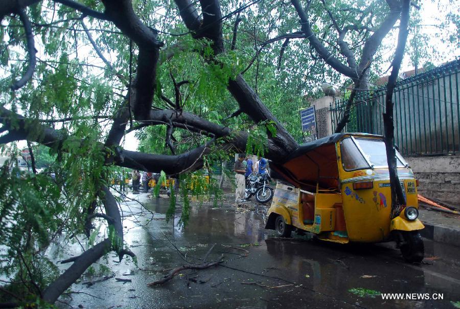 A damaged vehicle is seen after a sudden rain in Hyderabad, India, May 29, 2013. The monsoon rains, crucial for India's agriculture, are expected to set over southernmost Kerala state next 3 to 4 days, according to the India Meteorological Department. (Xinhua/Stringer) 