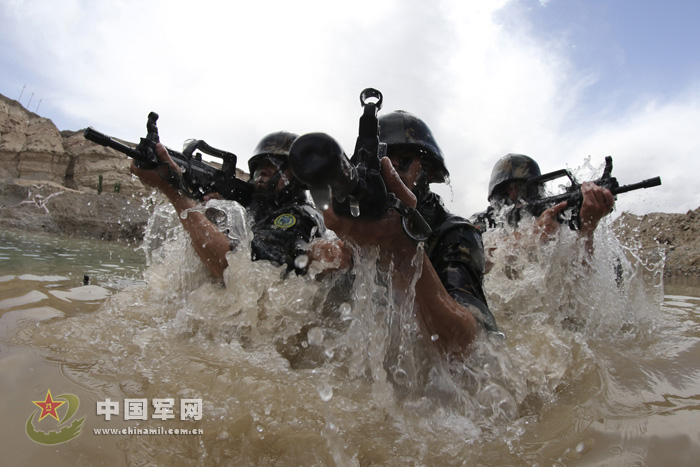 Training photos of special forces in Xinjiang (Source: chinamil.com.cn)