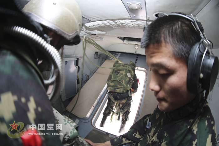 Training photos of special forces in Xinjiang (Source: chinamil.com.cn)