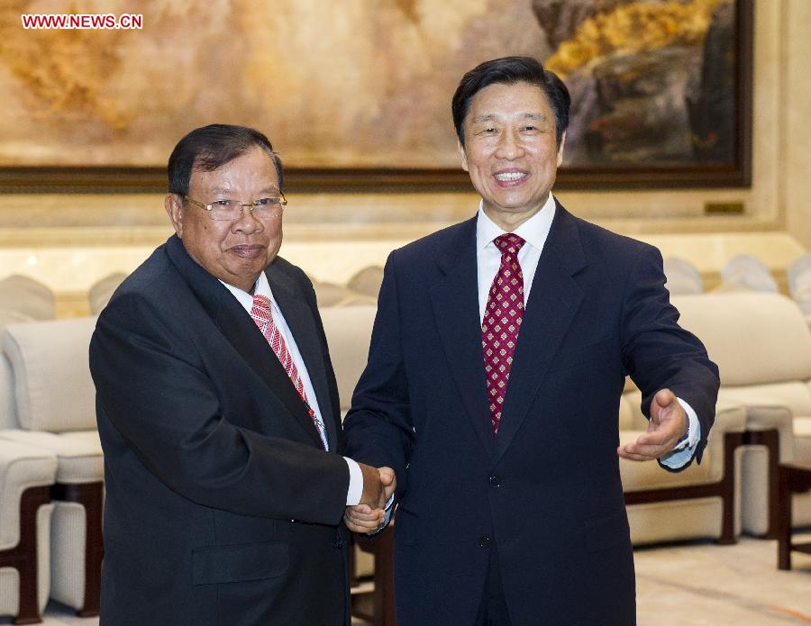 Chinese Vice President Li Yuanchao (R) meets with Lao Vice President Bounnang Vorachit in Xi'an, capital of northwest China's Shaanxi Province, May 30, 2013. (Xinhua/Wang Ye) 