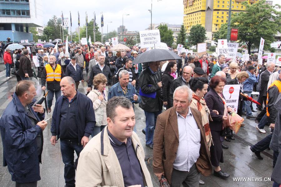 People participate in a rally near the Parliament of Bosnia and Herzegovina (BiH) demanding better income and treatment, in Sarajevo, BiH, on May 30, 2013. (Xinhua/Haris Memija)