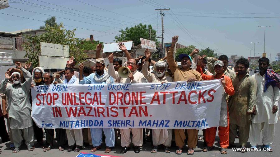 Pakistani protesters shout slogans during a protest against U.S. drone strikes in central Pakistan's Multan, May 30, 2013. At least four people were killed and four others injured in a U.S. drone strike launched early Wednesday morning in Pakistan's northwest tribal area of North Waziristan, reported local state-run media PTV. (Xinhua)