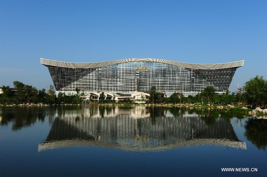 Photo taken on May 26, 2013 shows the New Century Global Center, which will be the world's largest single building after it is finished construction, in Chengdu, capital of southwest China's Sichuan Province. By the end of 2012, Chengdu's GDP has reached 800 billion RMB (about 130.48 billion U.S. dollars), ranking the 3rd place in China's sub-provincial cities. By May of 2013, more than 230 enterprises in the Fortune 500 have come to Chengdu. The 2013 Fortune Global Forum will be held in Chengdu from June 6 to June 8. Chengdu, an ancient city with a history of over 2,300 year, is developing into an international metropolis with its huge economic development potential as well as its special cultural environment. (Xinhua/Jiang Hongjing)