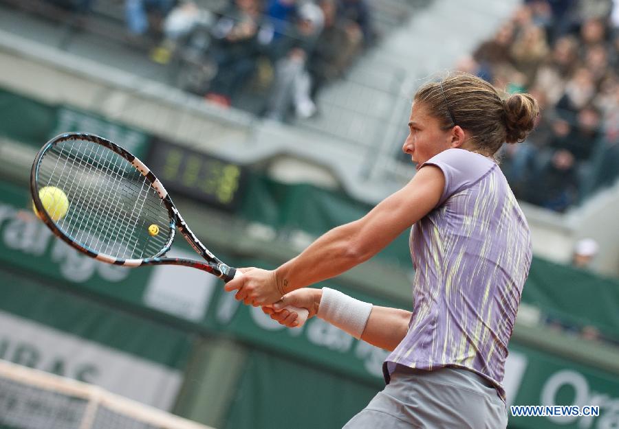 Sara Errani of Italy competes during her women's singles second round match against Sabine Lisicki of Germany on day 6 of the 2013 French Open tennis tournament at Roland Garros in Paris, France on May 31, 2013. Sara Errani won 2-0. (Xinhua/Bai Xue) 