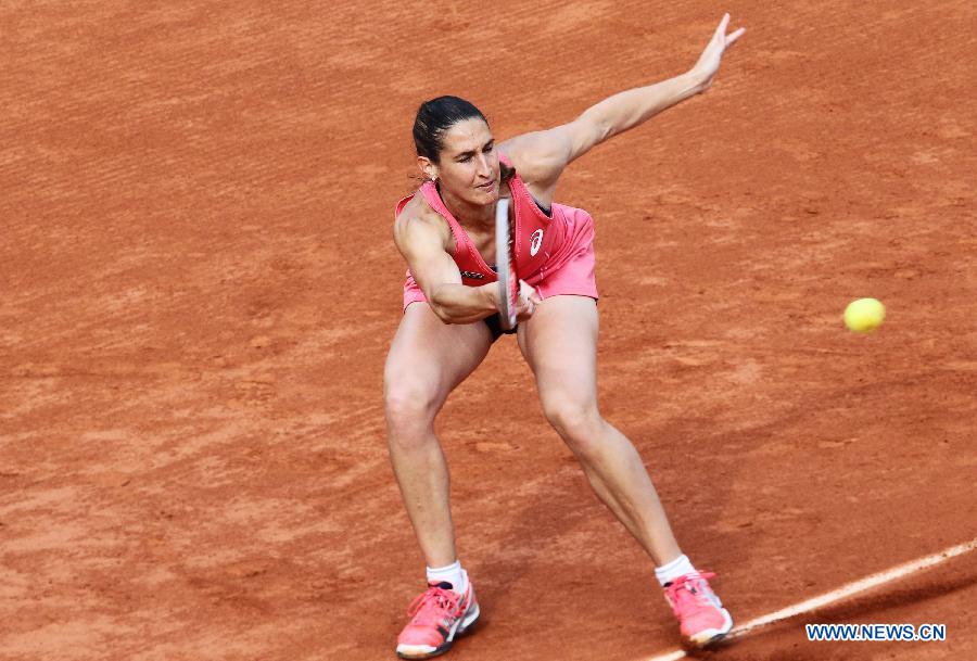 France's Virginie Razzano returns a shot during women's singles third round match against Ana Ivanovic of Serbia at the French Open tennis tournament at the Roland Garros stadium in Paris, France, May 31, 2013. Ivanovic won 2-0. (Xinhua/Gao Jing) 