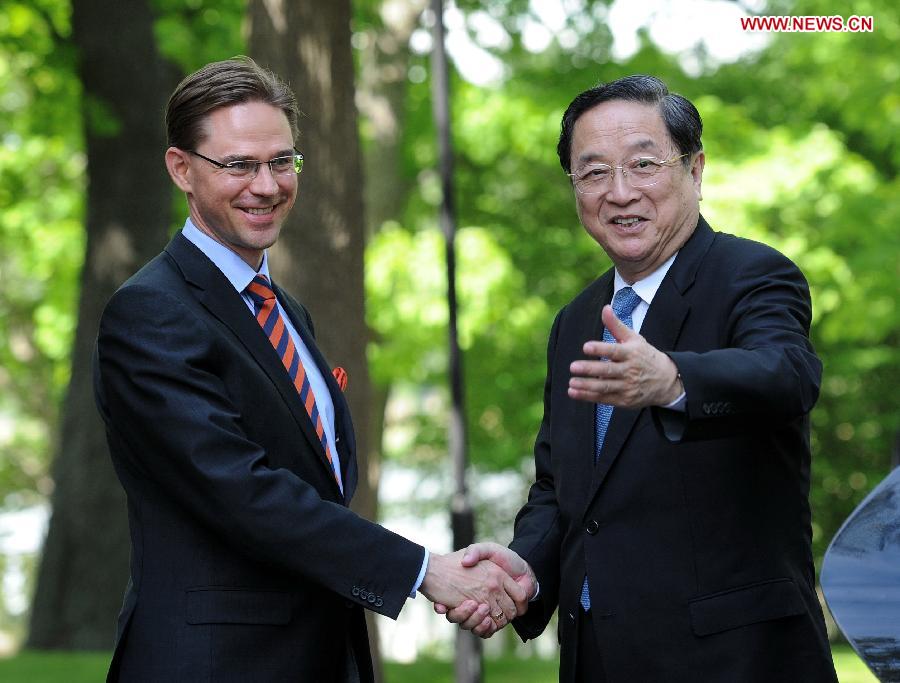 Yu Zhengsheng (R), chairman of the National Committee of the Chinese People's Political Consultative Conference, meets with Finnish Prime Minister Jyrki Katainen in Helsinki, capital of Finland, May 31, 2013. Yu Zhengsheng paid an official goodwill visit to Finland from May 30 to June 1. (Xinhua/Liu Jiansheng)