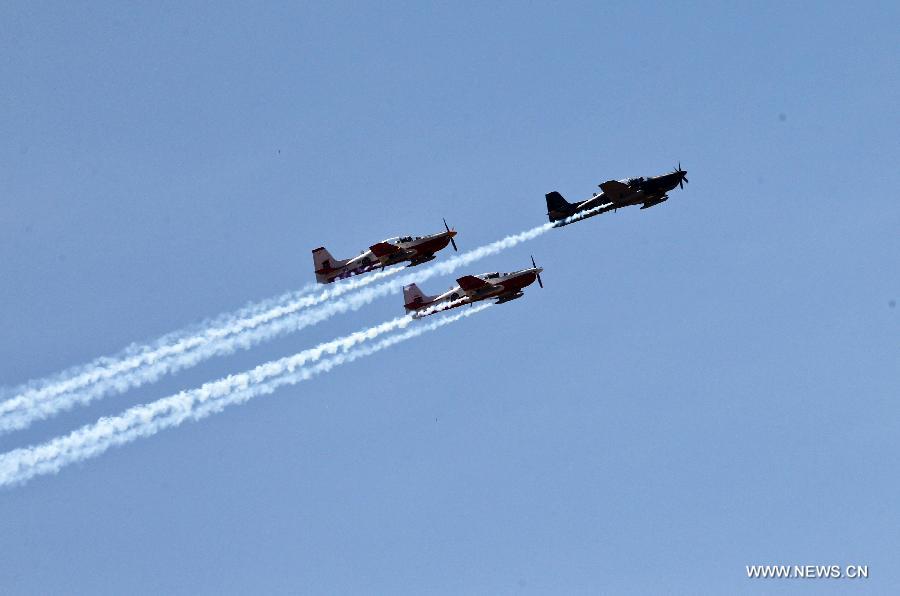 Three airplanes of the Kenyan Air Force fly in formation during a military parade to celebrate the 50th Madaraka Day in Nairobi, capital of Kenya, June 1, 2013. Kenya formed its self-government and attained the right to manage its own affairs from British colonialists on June 1, 1963. (Xinhua/Meng Chenguang) 