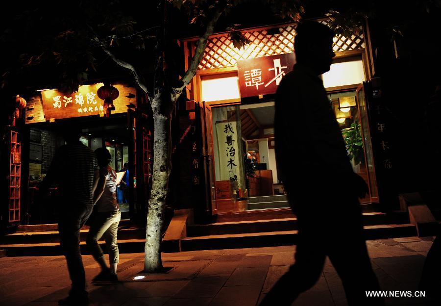 Photo taken on May 31, 2013 shows the scenery on the the Kuan Zhai Xiang Zi, or the Wide and Narrow Alleys in the evening in Chengdu, capital of southwest China's Sichuan Province. Consisting of three remodeled historical community alleyways dating back to the Qing Dynasty, the Wide and Narrow Alleys are now bordered with exquisitely decorated tea houses, cafes, boutiques and bookshops. The 2013 Fortune Global Forum will be held in Chengdu from June 6 to June 8. Chengdu, a city known for its slow living pace, is developing into an international metropolis with its huge economic development potential as well as its special cultural environment. (Xinhua/Li Hualiang)