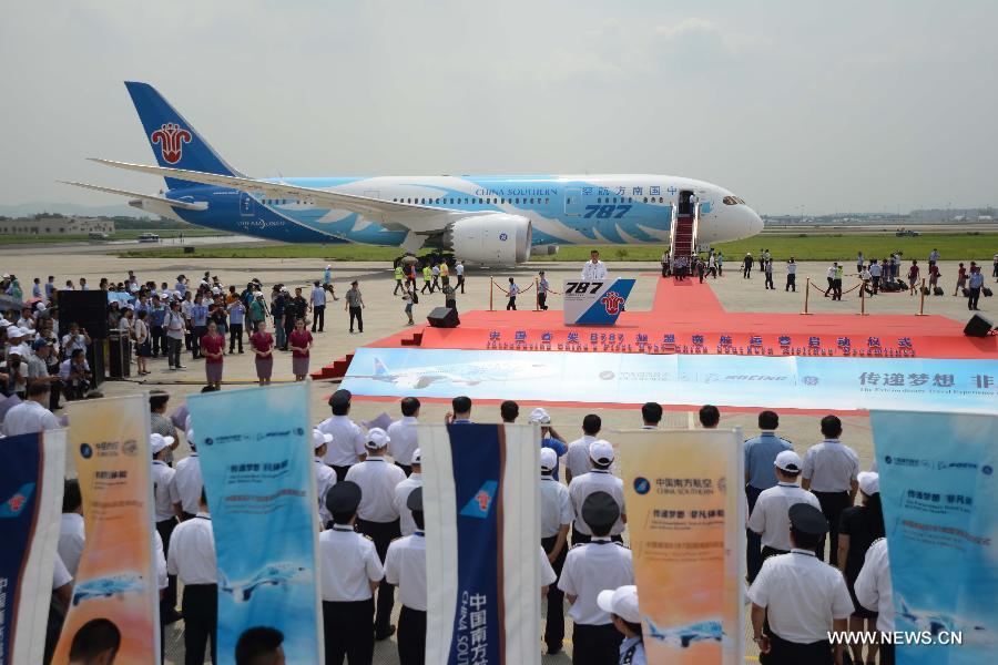 A Boeing 787 Dreamliner run by China Southern Airlines arrives in Guangzhou, capital of south China's Guangdong Province, June 2, 2013. This was the first Boeing 787 Dreamliner obtained by China. (Xinhua/Wang Jianhua)