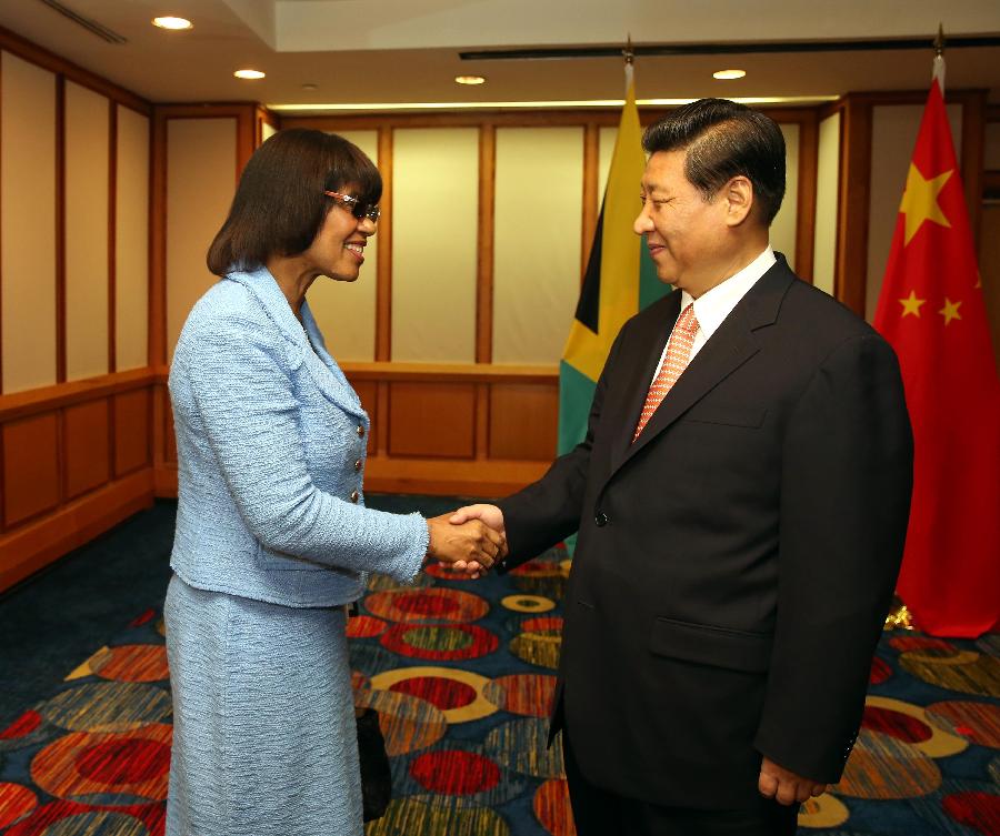 Chinese President Xi Jinping (R) meets with Jamaican Prime Minister Portia Simpson-Miller in Port of Spain, capital of the Republic of Trinidad and Tobago, June 2, 2013. (Xinhua/Yao Dawei)