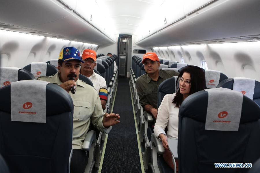 Image provided by Venezuela's Presidency of Venezuelan President Nicolas Maduro (L, Front) delivering a speech on board one of the three E 190 aircraft from Brazil to strengthen the fleet of the airline Conviasa at Simon Bolivar International Airport in Maiquetia, in Vargas State, Venezuela, on June 1, 2013. (Xinhua/Venezuela's President) 