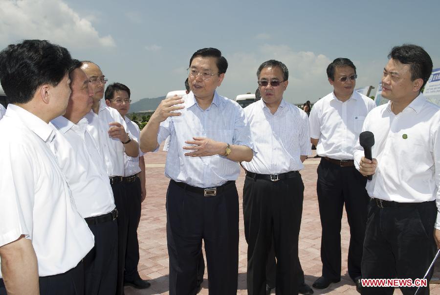 Zhang Dejiang (4th R), a member of the Standing Committee of the Political Bureau of the Communist Party of China (CPC) Central Committee and chairman of the Standing Committee of the National People's Congress of China, inspects Qianhai of Shenzhen, south China's Guangdong Province, June 1, 2013. Zhang paid an inspection tour in Guangdong from May 30 to June 1. (Xinhua/Huang Jingwen)