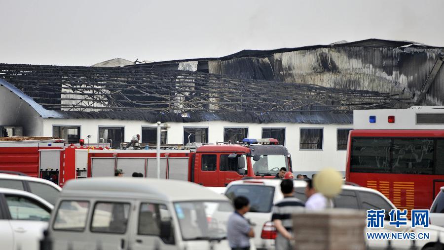 Photo taken on June 3, 2013 shows the accident site after a fire occurred at the Jilin Baoyuanfeng Poultry Company in Mishazi Township of Dehui City, northeast China's Jilin Province. At least 61 people were killed on Monday morning in the poultry processing plant fire. (Xinhua/Wang Haofei) 