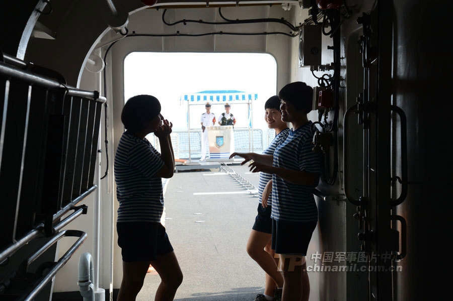 Chinese female naval soldiers start to implement combat duties (Soruce: chinamil.com.cn) 