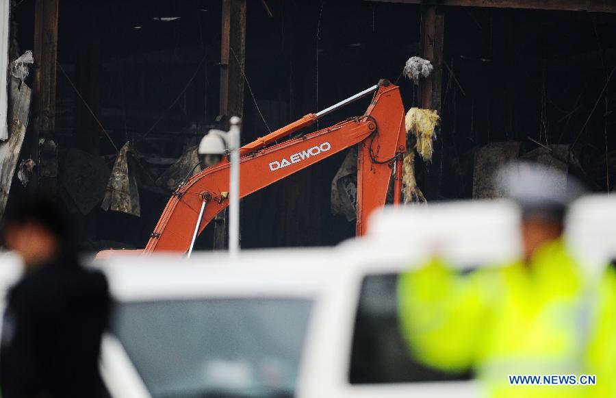 Rescuers work at the accident site after a fire occurred in a slaughterhouse owned by the Jilin Baoyuanfeng Poultry Company in Mishazi Township of Dehui City, northeast China's Jilin Province, June 3, 2013. Death toll from the poultry processing plant fire on Monday morning has risen to 119. Over 300 workers were in the plant when the accident happened. (Xinhua/Xu Chang)